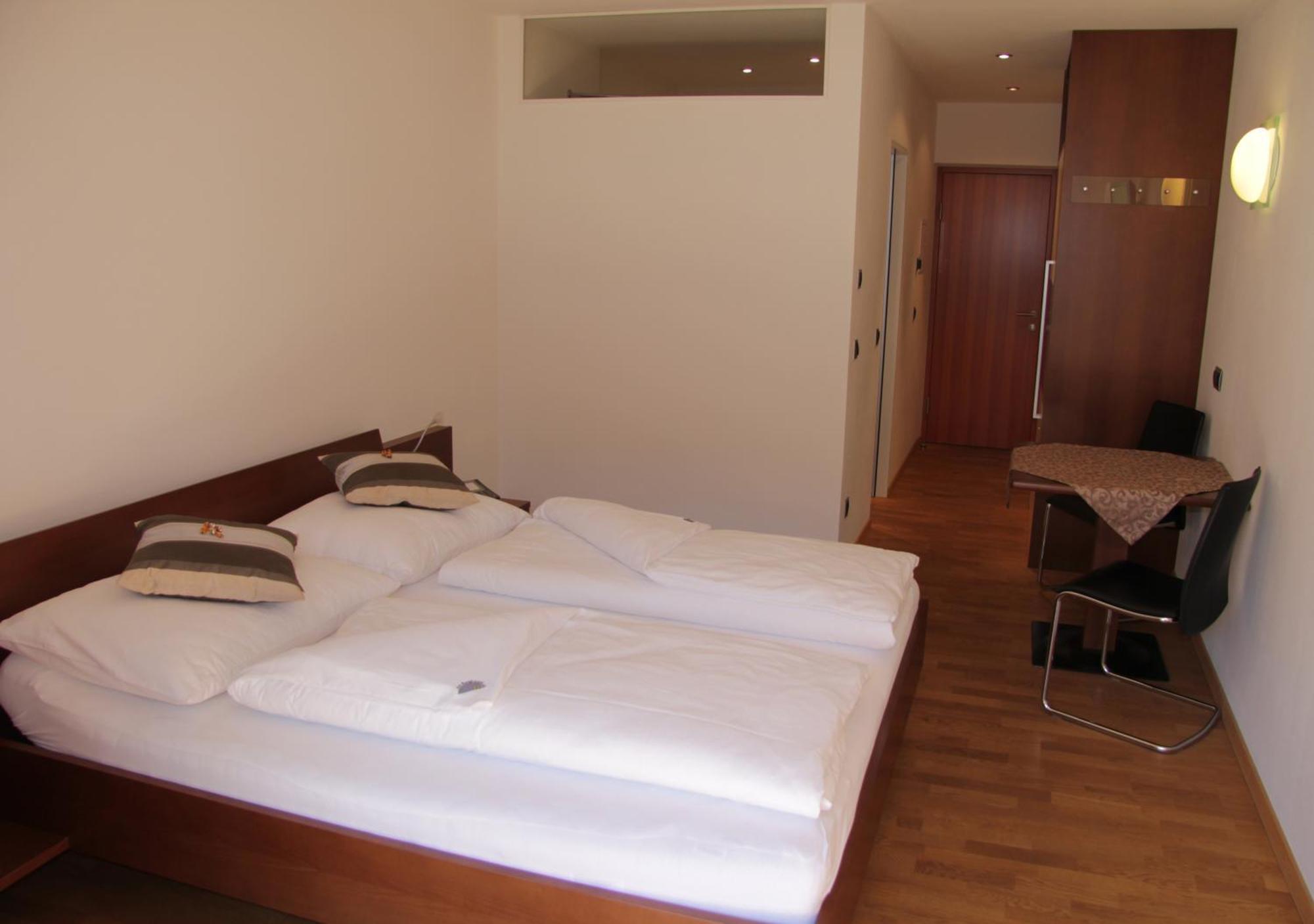 Garni - Hotel Am Burghuegel Innichen Zimmer foto